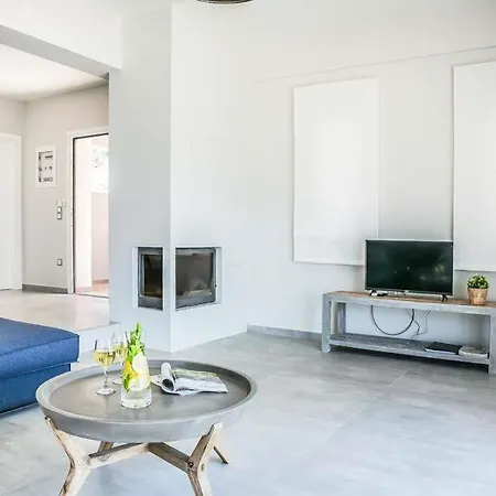 Villa Lourdata Sleeps 5 Pool Air Con Wifi *
