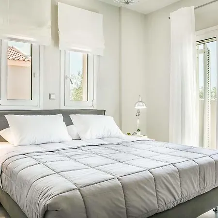 Lourdata Sleeps 5 Pool Air Con Wifi Βίλα